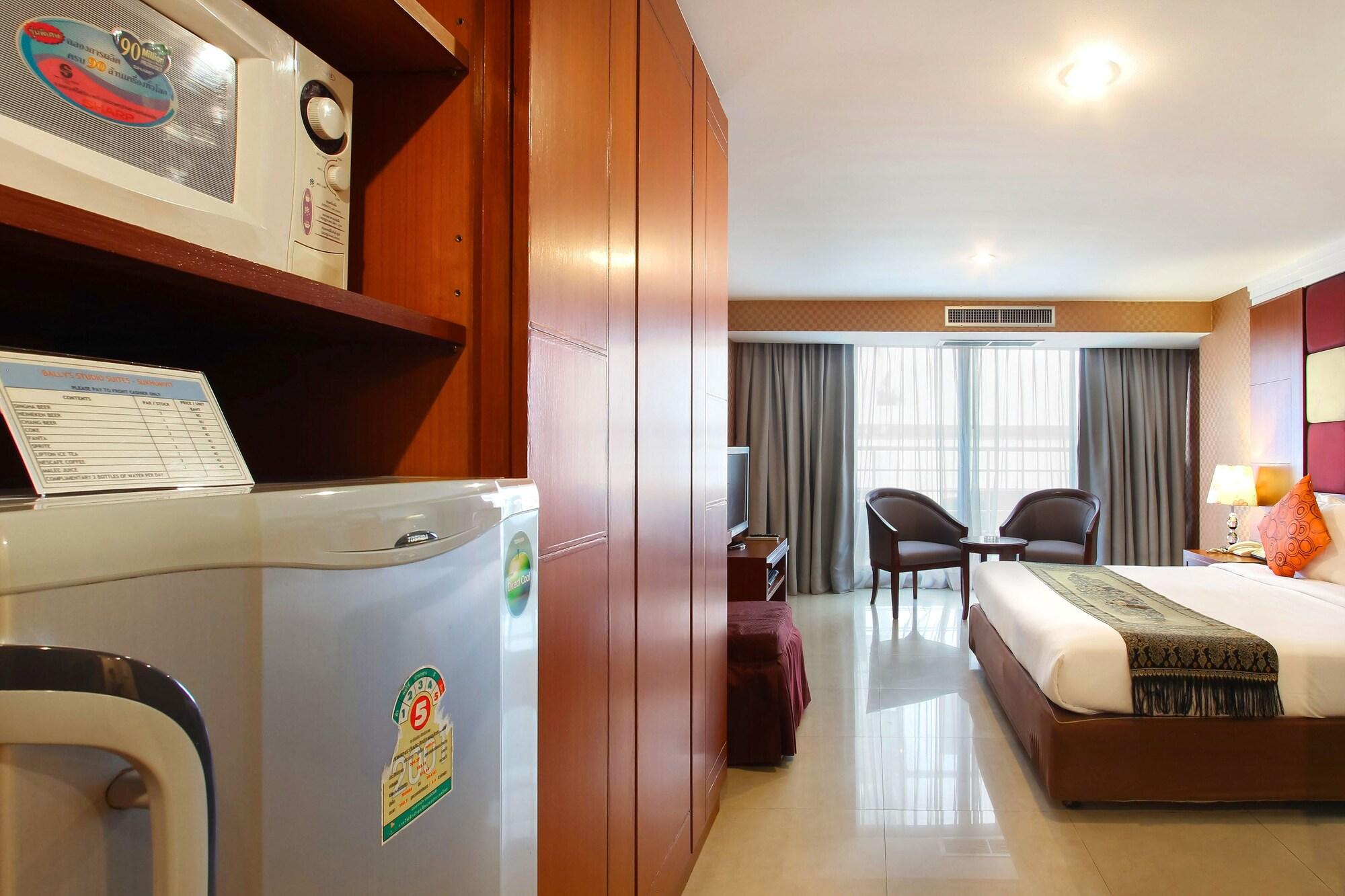 Bally Suite Sukhumvit Bangkok Exterior foto