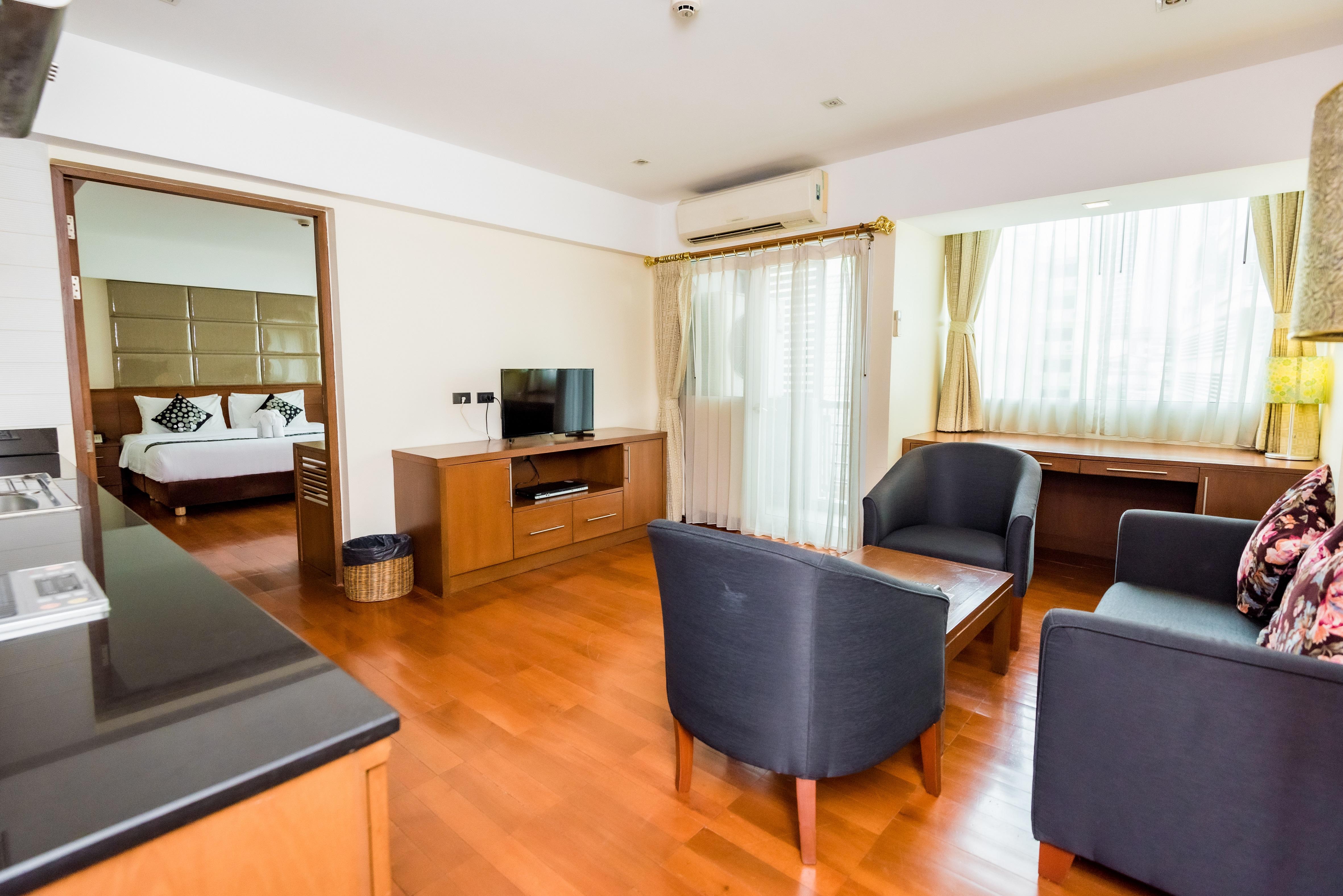 Bally Suite Sukhumvit Bangkok Exterior foto