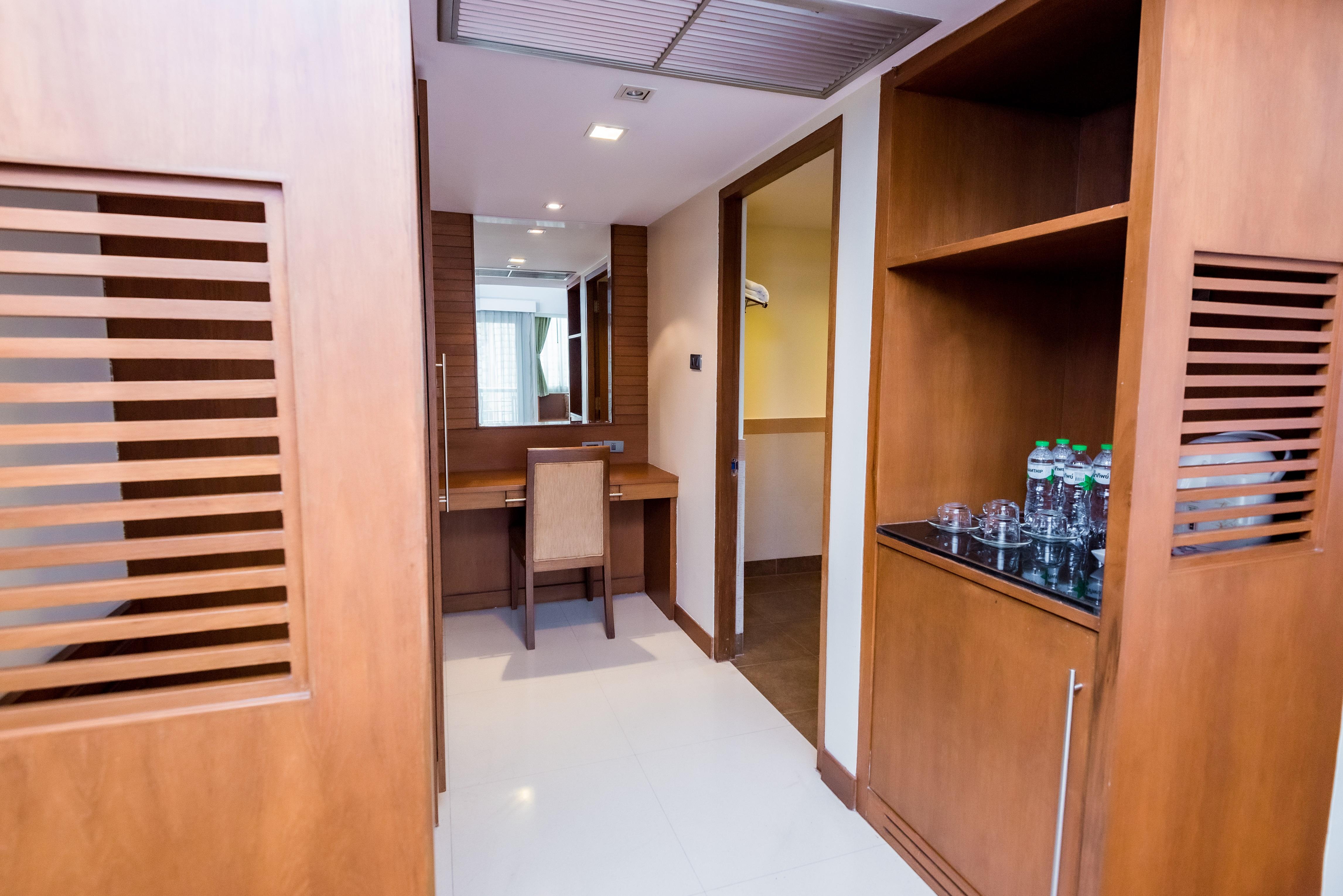 Bally Suite Sukhumvit Bangkok Exterior foto