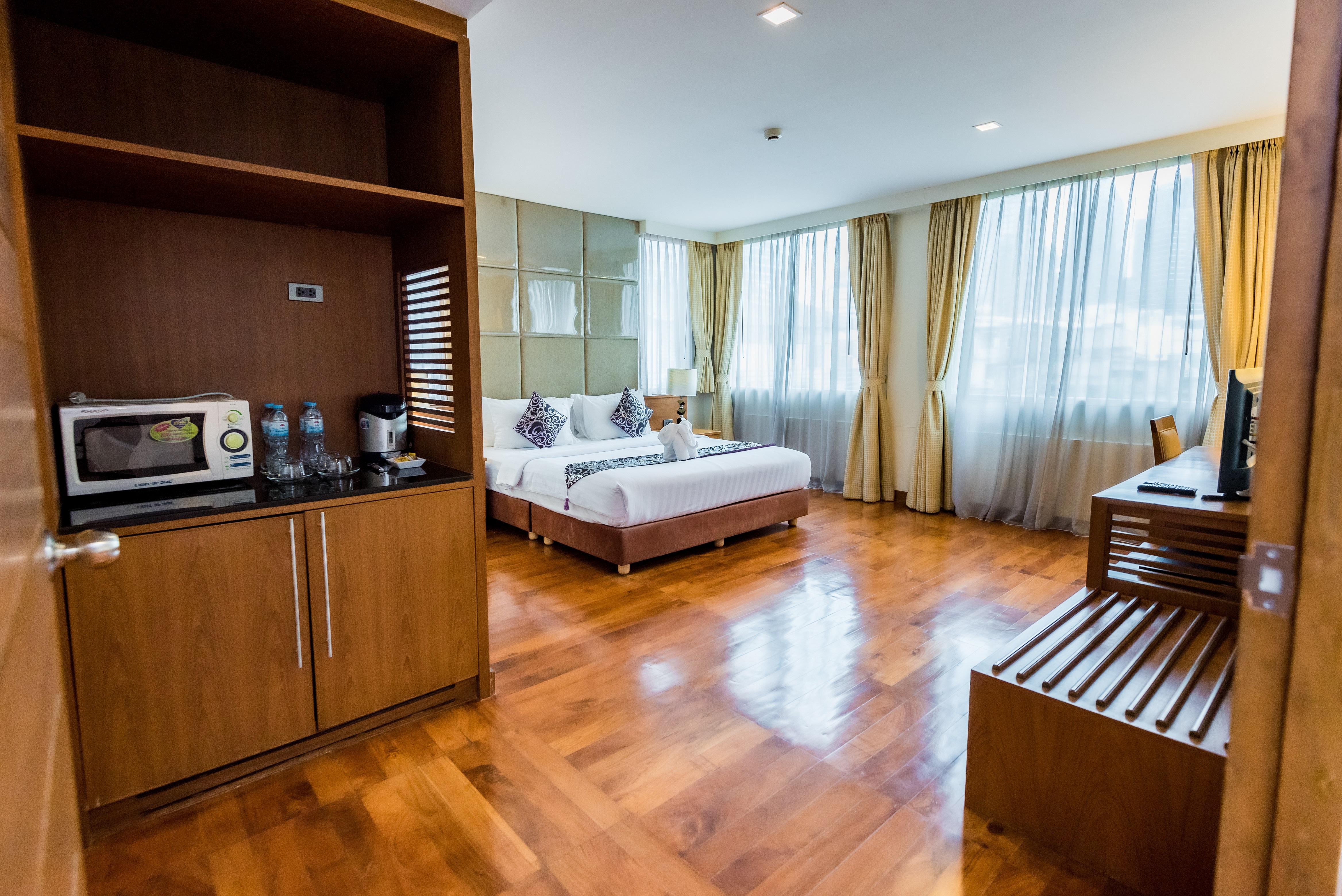 Bally Suite Sukhumvit Bangkok Exterior foto
