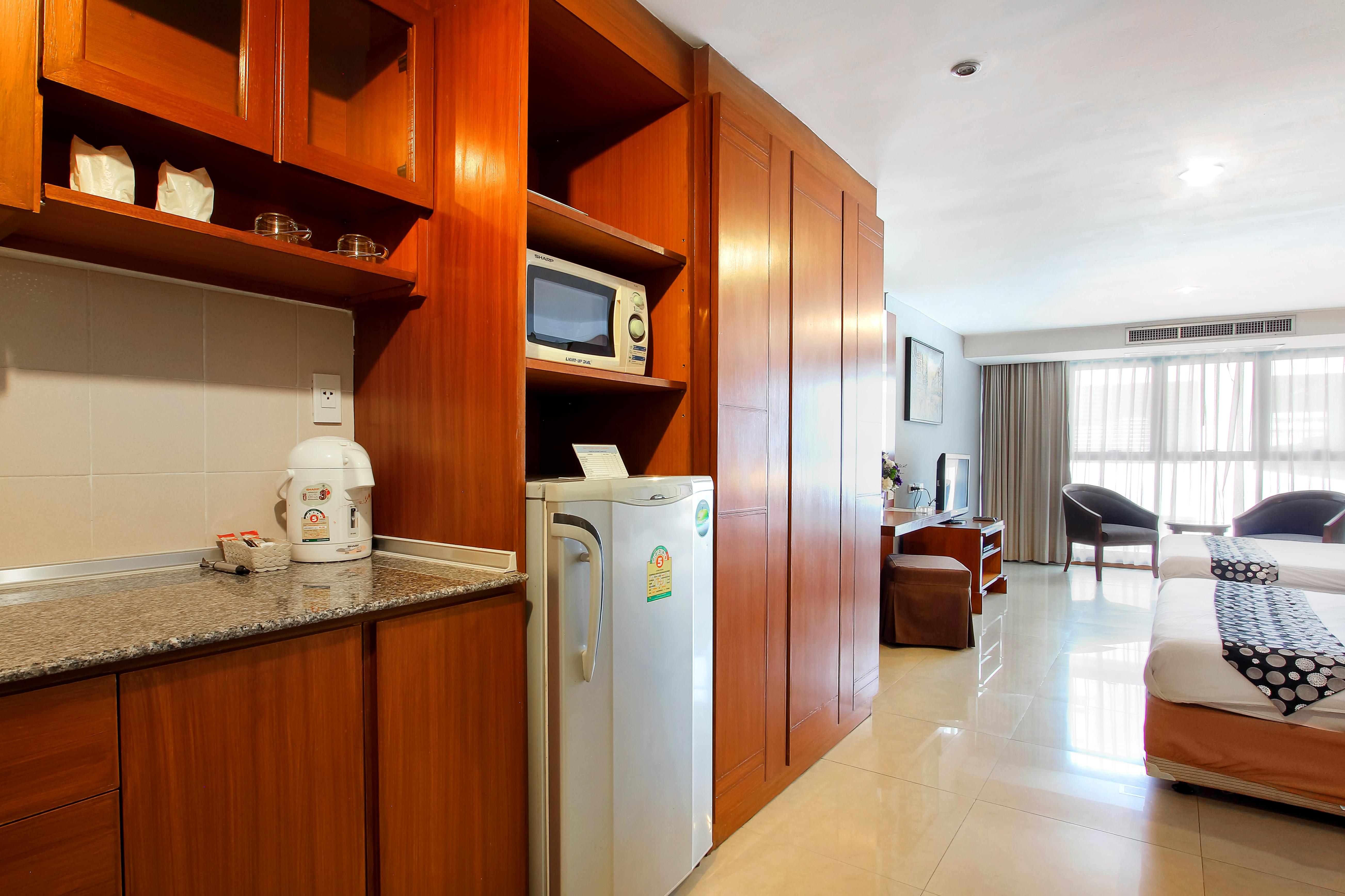 Bally Suite Sukhumvit Bangkok Exterior foto