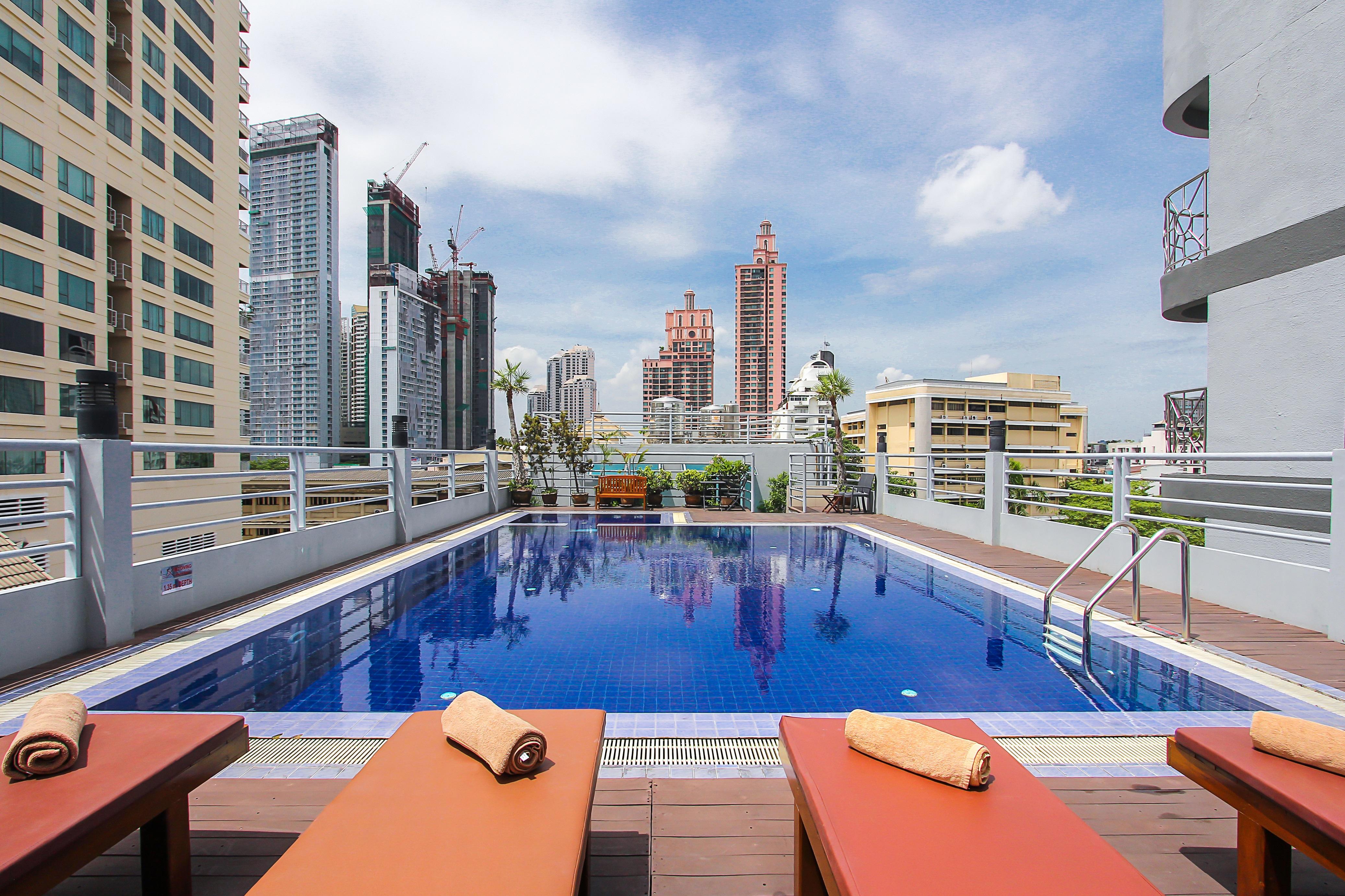 Bally Suite Sukhumvit Bangkok Exterior foto
