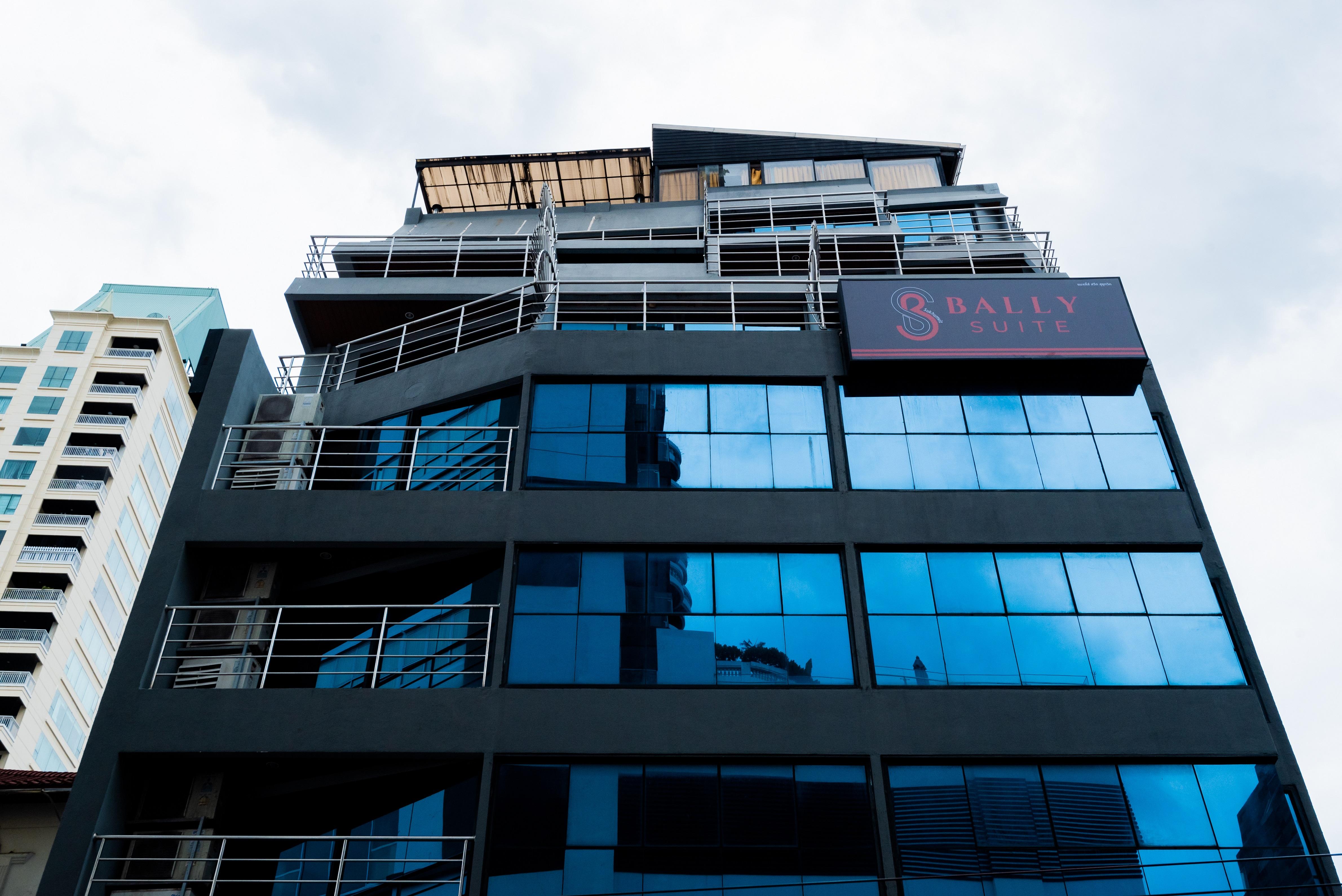 Bally Suite Sukhumvit Bangkok Exterior foto