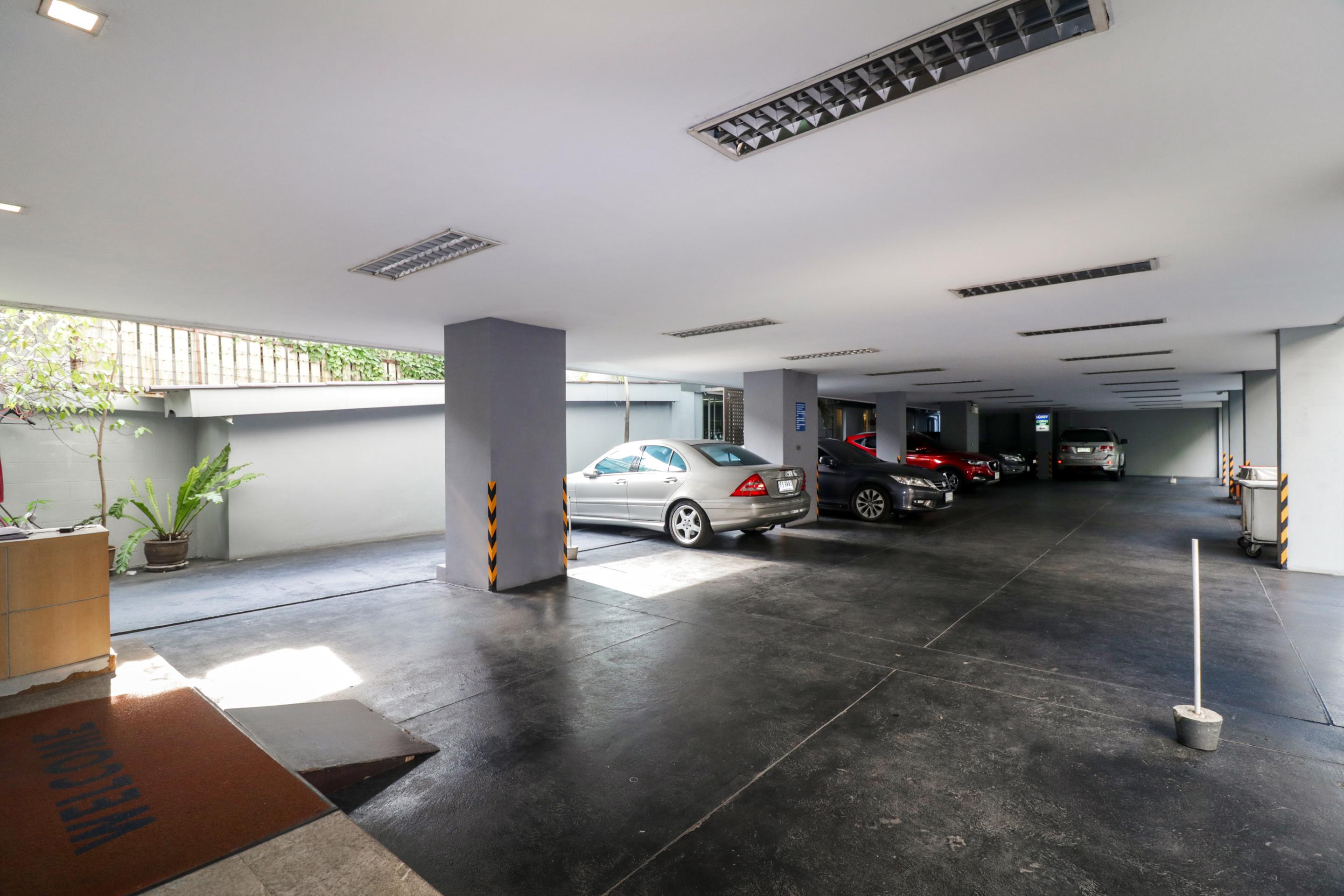 Bally Suite Sukhumvit Bangkok Exterior foto