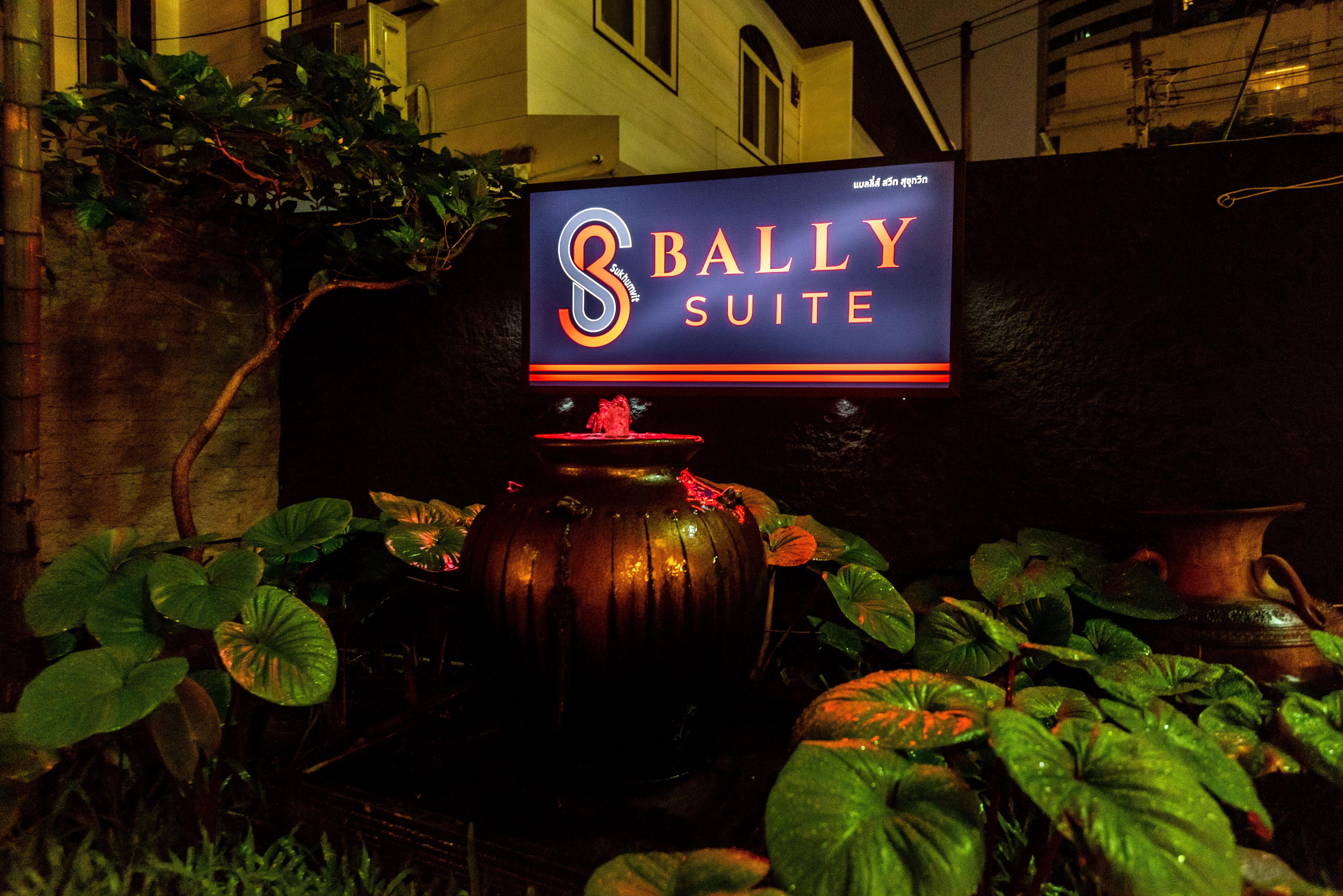 Bally Suite Sukhumvit Bangkok Exterior foto