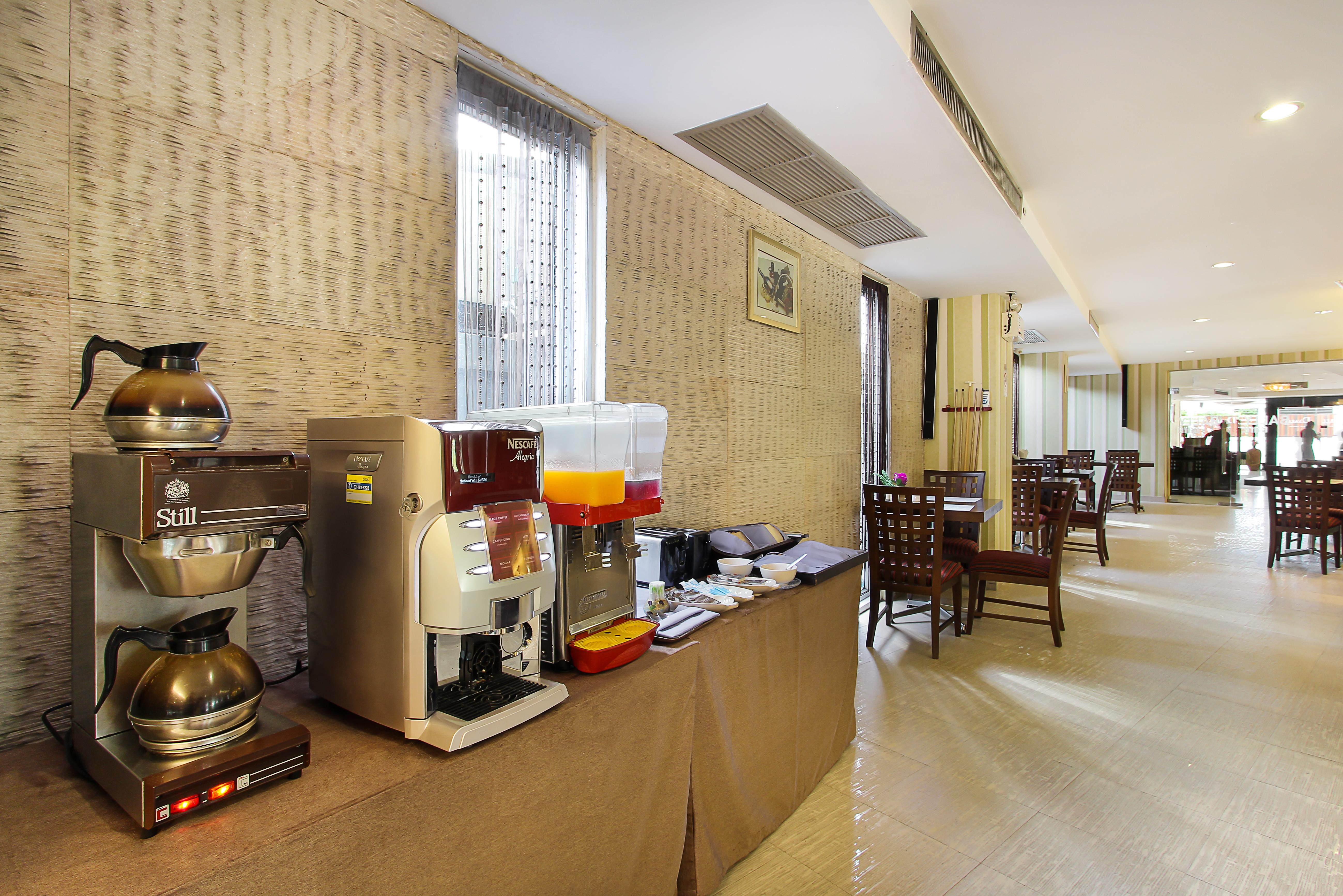 Bally Suite Sukhumvit Bangkok Exterior foto