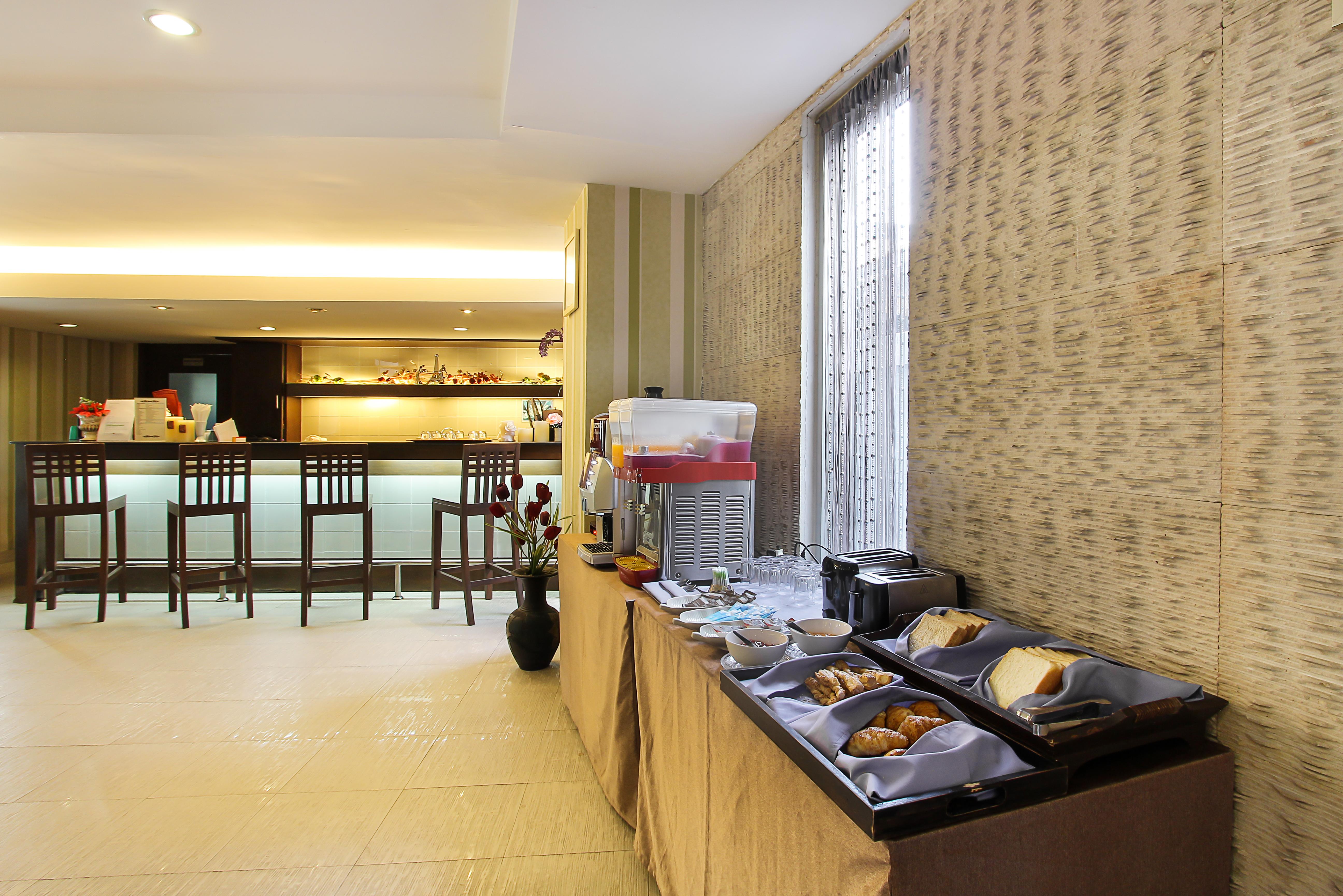 Bally Suite Sukhumvit Bangkok Exterior foto